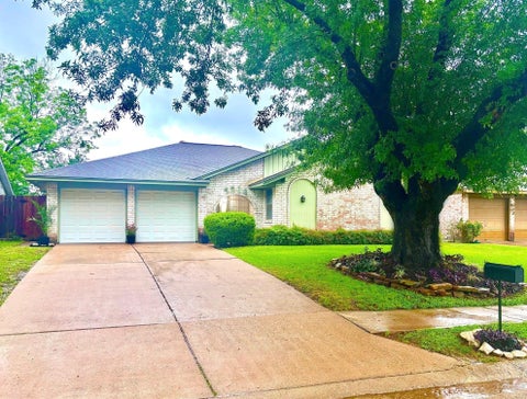 Homes For Sale - 7218 Stonegate Drive<br/> Houston, TX 77040