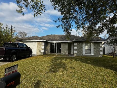 Photo of 12643 Chiswick Road, Houston, TX 77047 (MLS # 75762104)