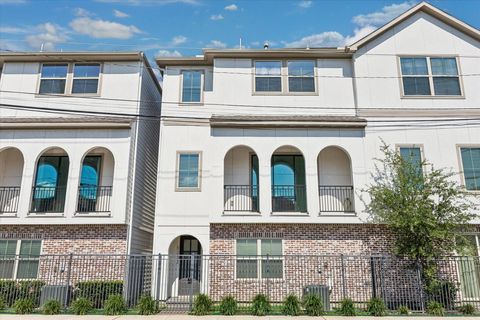 Photo of 5232 Schuler Street, Houston, TX 77007 (MLS # 76363799)