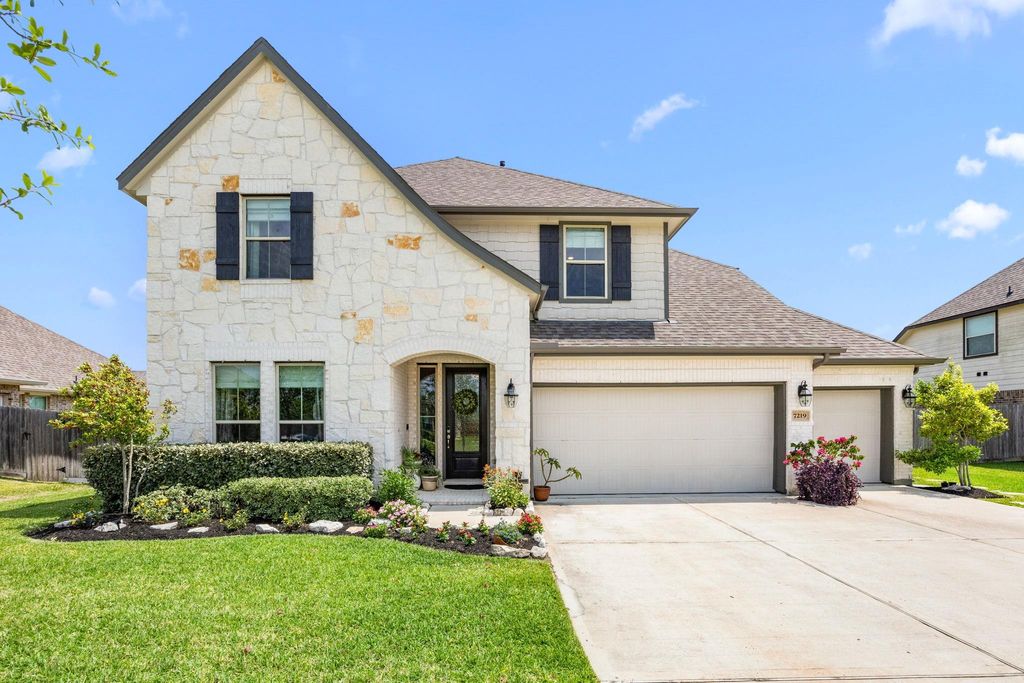 Photo of 7219 Hillside Avenue, Mont Belvieu, TX 77523 (MLS # 28373011)