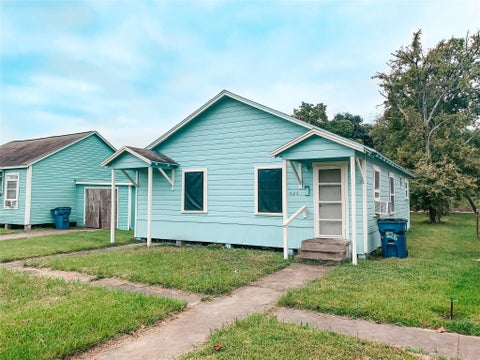 Photo of 925 4th Avenue N, Texas City, TX 77590 (MLS # 30831994)