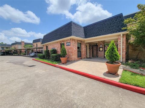 Photo of 1601 S Shepherd Drive #225, Houston, TX 77019 (MLS # 54699056)