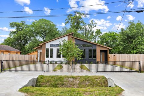 8109 Hamlet Street Houston TX 77078