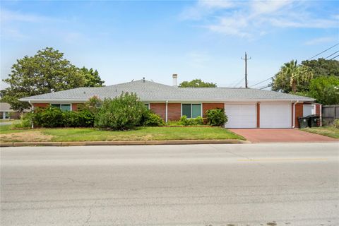 Photo of 2824 E Palm Circle, Galveston, TX 77551 (MLS # 33885091)