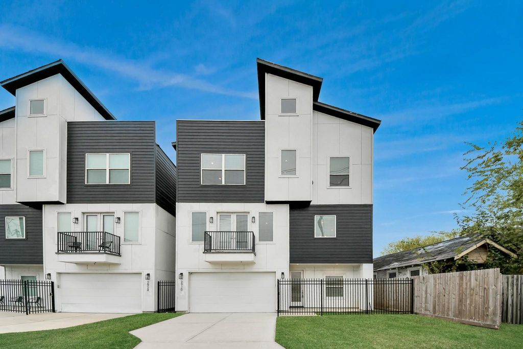 Photo of 2920 Nance Street, Houston, TX 77020 (MLS # 84247257)