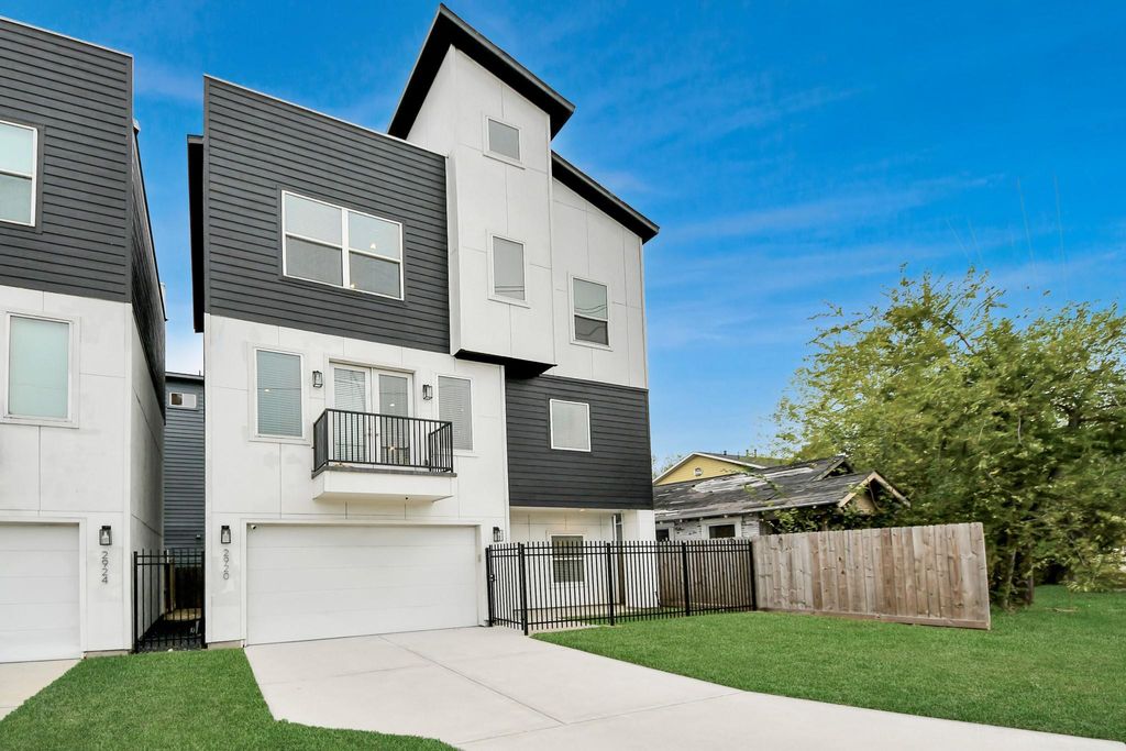 Photo of 2920 Nance Street, Houston, TX 77020 (MLS # 84247257)