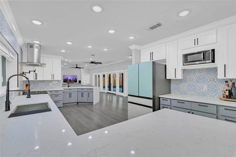 Photo of 5122 Braesheather Drive, Houston, TX 77096 (MLS # 94099510)