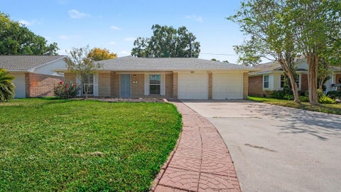 Photo of 1825 Dolphin Drive, Seabrook, TX 77586 (MLS # 35024198)