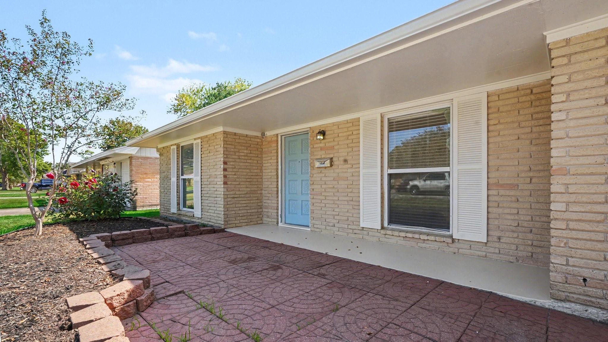 1825 Dolphin Drive