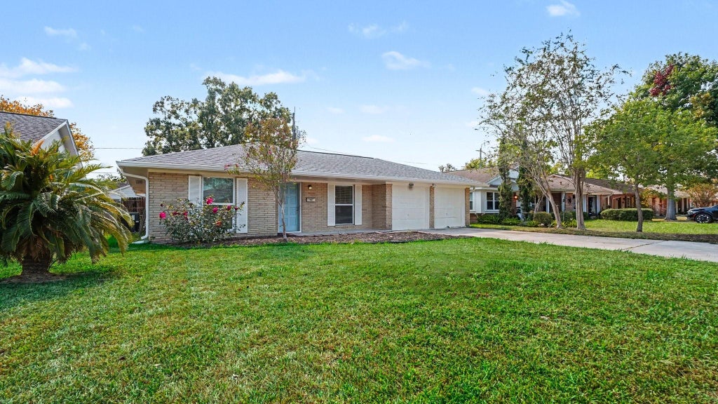 Photo of 1825 Dolphin Drive, Seabrook, TX 77586 (MLS # 35024198)