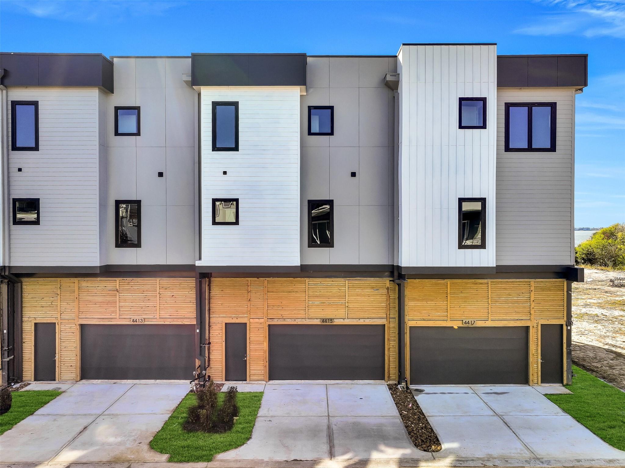 4405 Anthony Court Lane