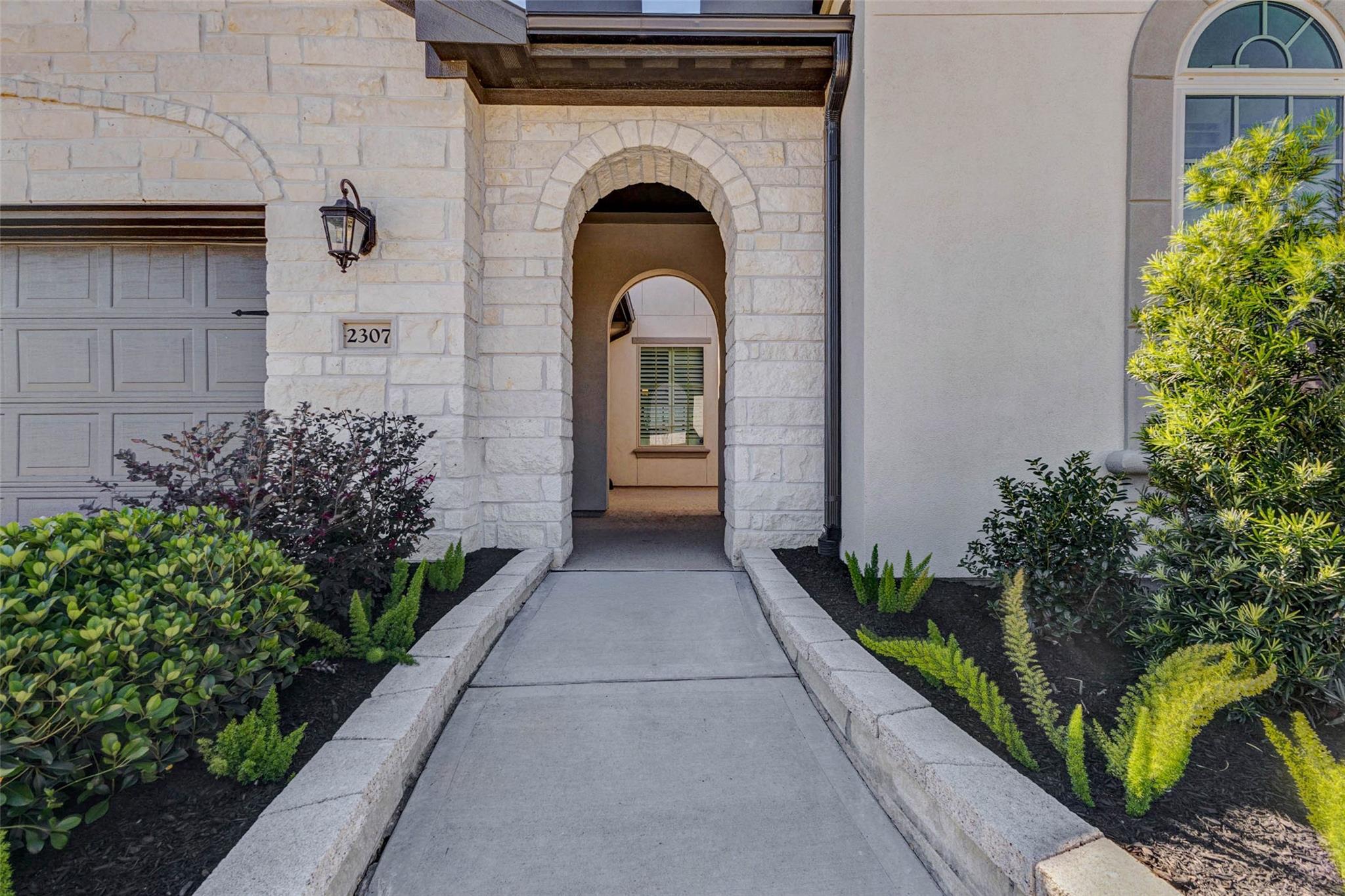 2307 Myrtle Manor Lane