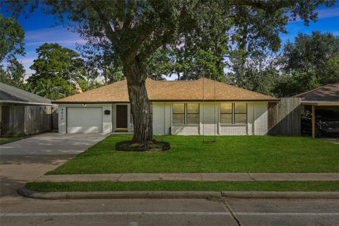 Photo of 5010 W 43rd Street, Houston, TX 77092 (MLS # 82149561) Photo of 5010 W 43rd Street, Houston, TX 77092 (MLS # 82149561)