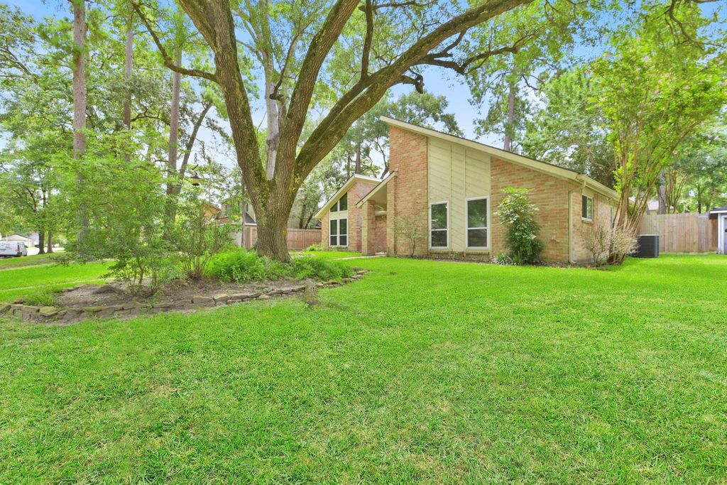Photo of 1910 Lakeville Drive, Houston, TX 77339 (MLS # 74385243)