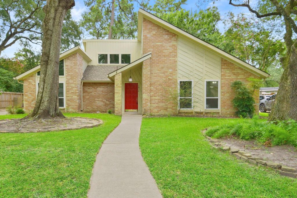 Photo of 1910 Lakeville Drive, Houston, TX 77339 (MLS # 74385243)
