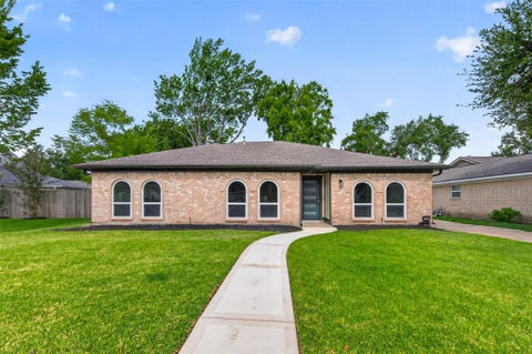 Photo of 1307 Hitherfield Drive, Sugar Land, TX 77498 (MLS # 63171551)