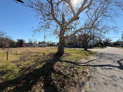 Vacant Land For Sale - 2303 Holman Street<br/> Houston, TX 77004