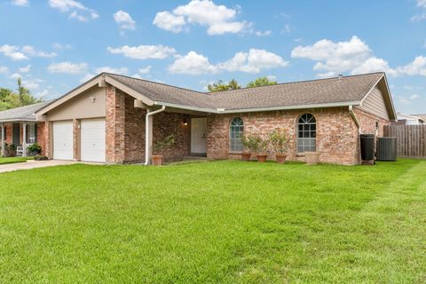 Photo of 16407 Brookford Drive, Houston, TX 77059 (MLS # 79074804)