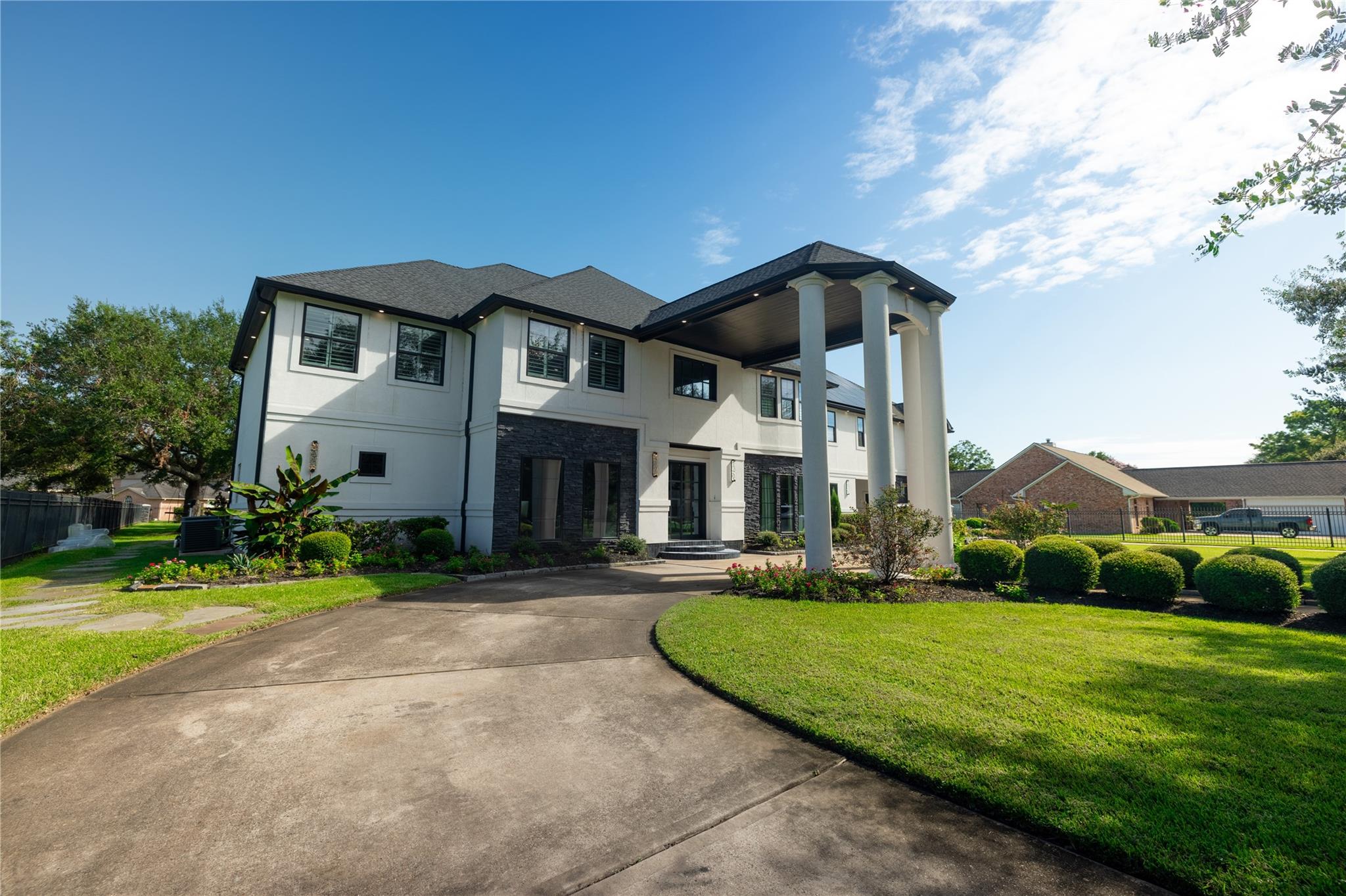 4002 Silver Ridge Boulevard