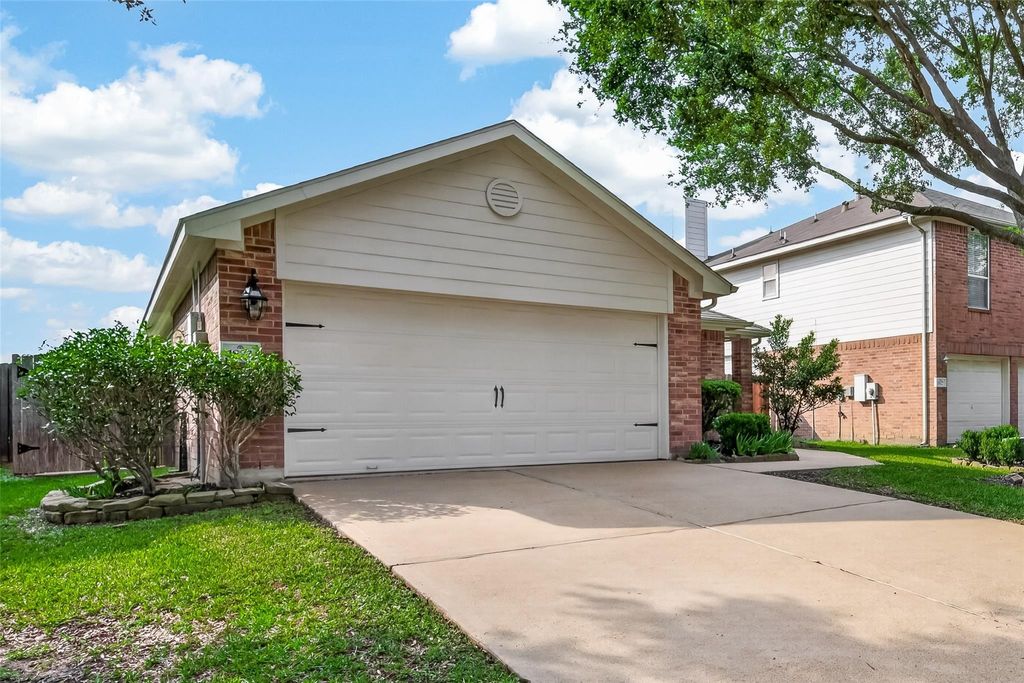 Photo of 1823 Strongs Court, Katy, TX 77449 (MLS # 27164005)