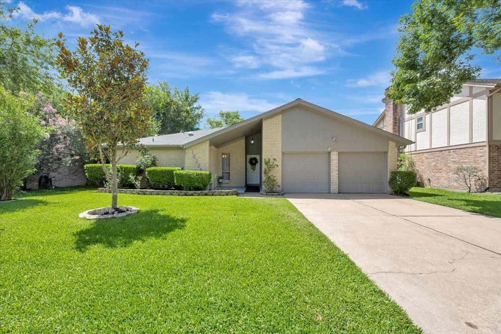 Photo of 16226 Mill Point Drive, Houston, TX 77059 (MLS # 63977662)