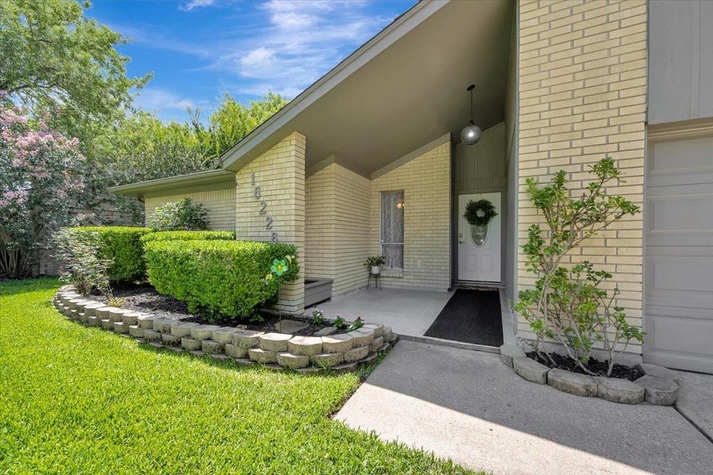 Photo of 16226 Mill Point Drive, Houston, TX 77059 (MLS # 63977662)