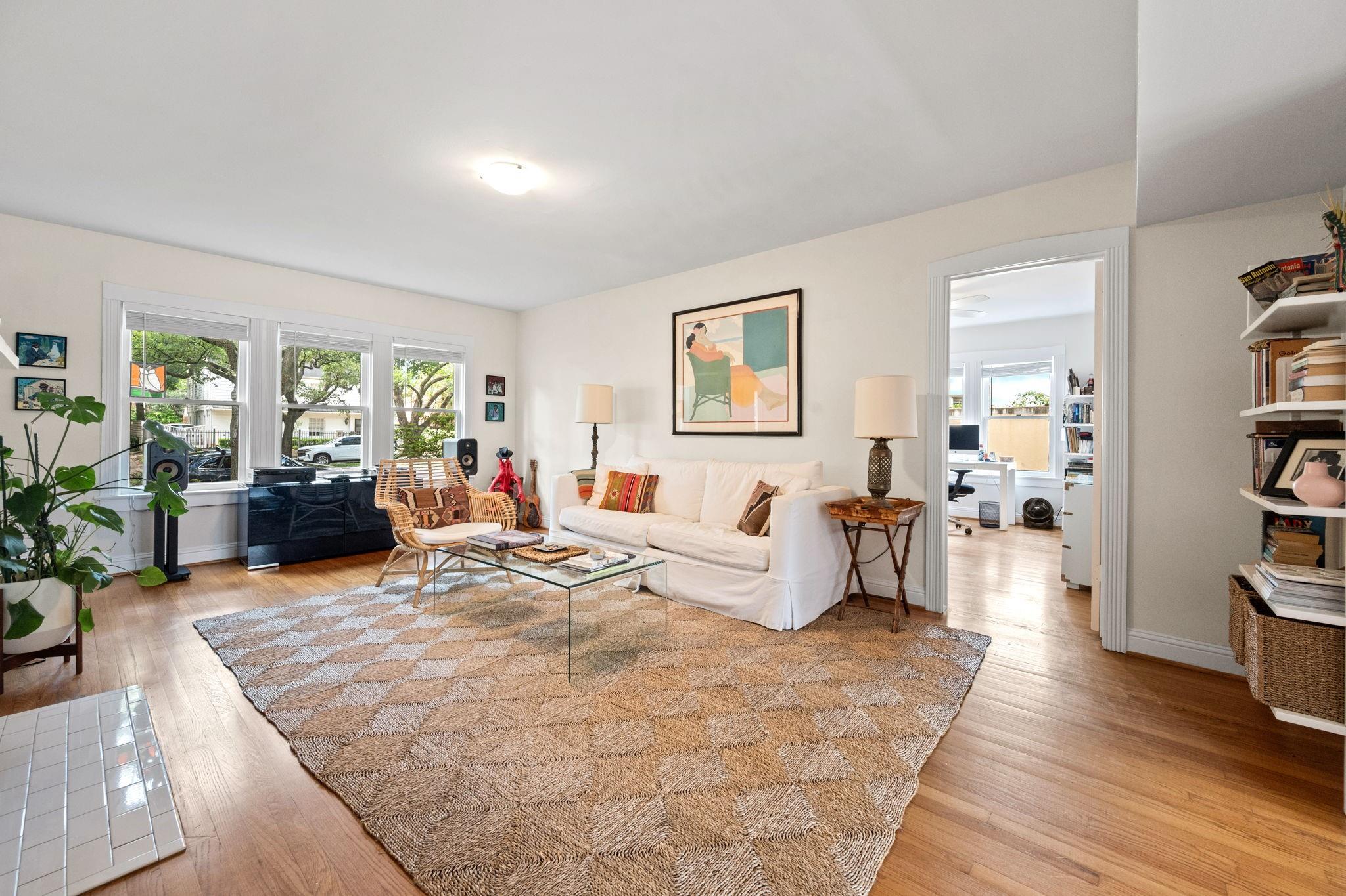 2338 Sunset Boulevard