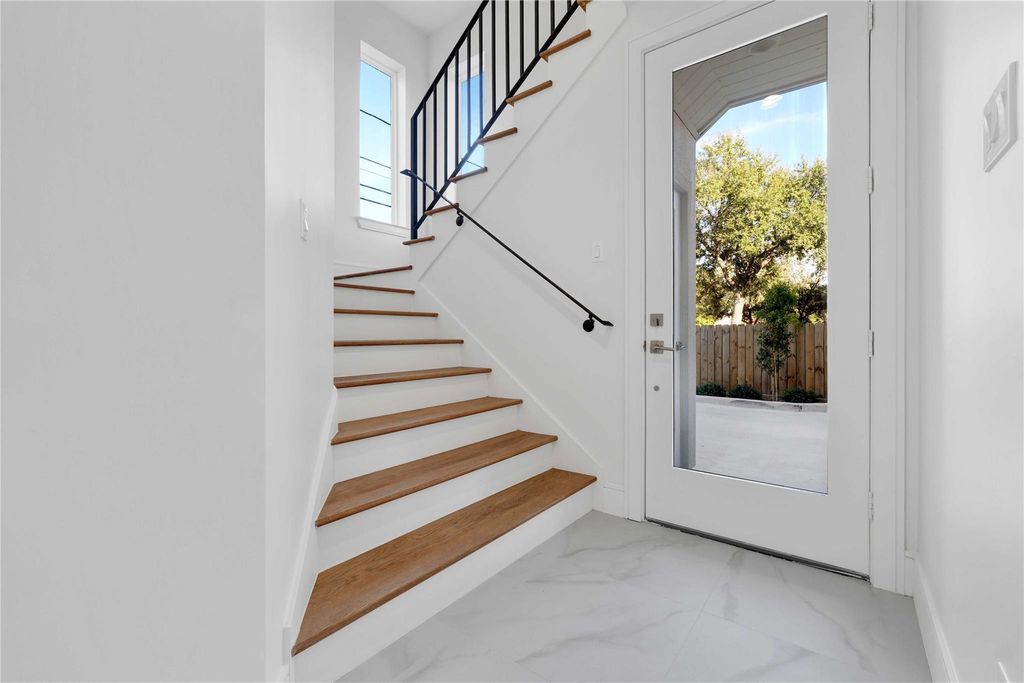 Photo of 5439 Darling Street, Houston, TX 77007 (MLS # 75253844)