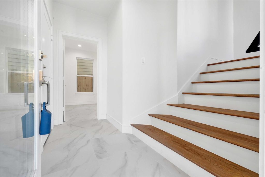 Photo of 5439 Darling Street, Houston, TX 77007 (MLS # 75253844)