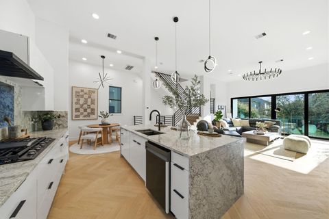 809 Memorial Heights Drive Houston TX 77007