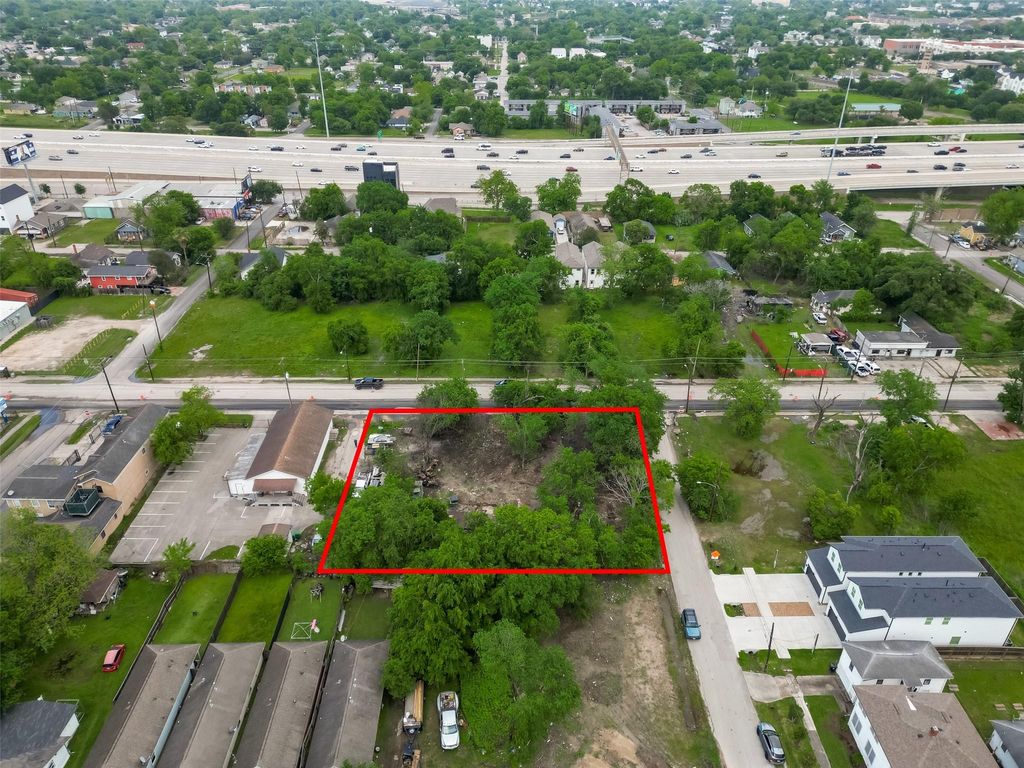 Photo of 2111 Jensen Drive, Houston, TX 77026 (MLS # 75849785)