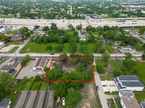 Photo of 2111 Jensen Drive, Houston, TX 77026 (MLS # 75849785)