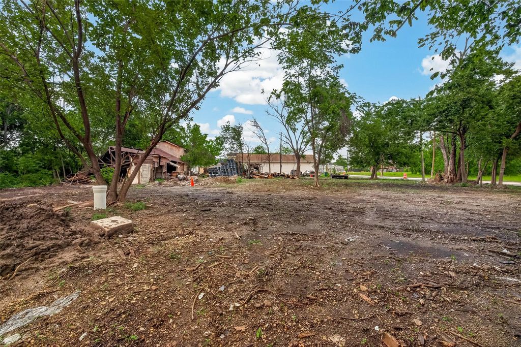 Photo of 2111 Jensen Drive, Houston, TX 77026 (MLS # 75849785)