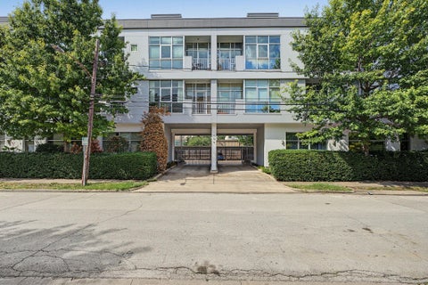 Photo of 1406 Columbus Street #203, Houston, TX 77019 (MLS # 45378063)