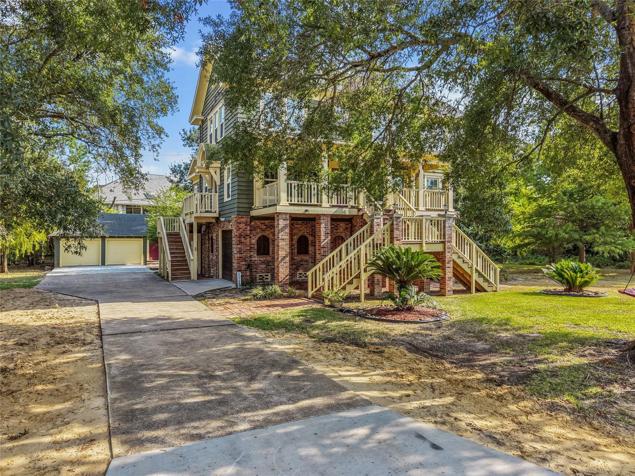 202 Meadowlawn Street