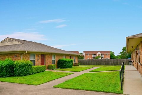 Photo of 100 Sunset St St, Malakoff, TX 75148 (MLS # 51012090)