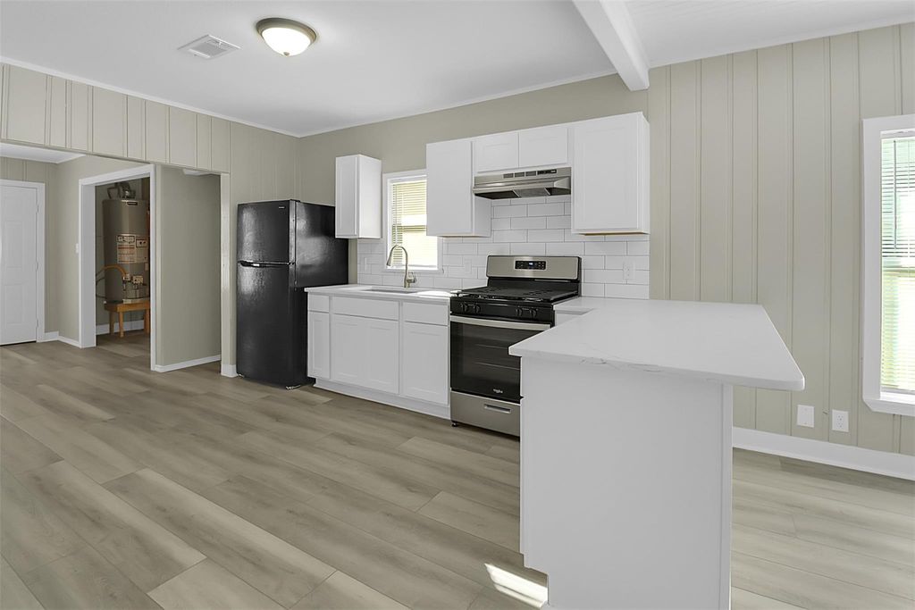 Photo of 115 E James Street, Baytown, TX 77520 (MLS # 33905174)