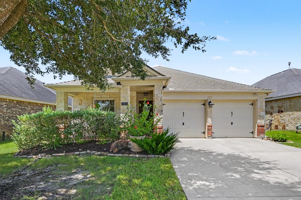 Photo of 19015 Pinewood Point Lane, Tomball, TX 77377 (MLS # 19631074)
