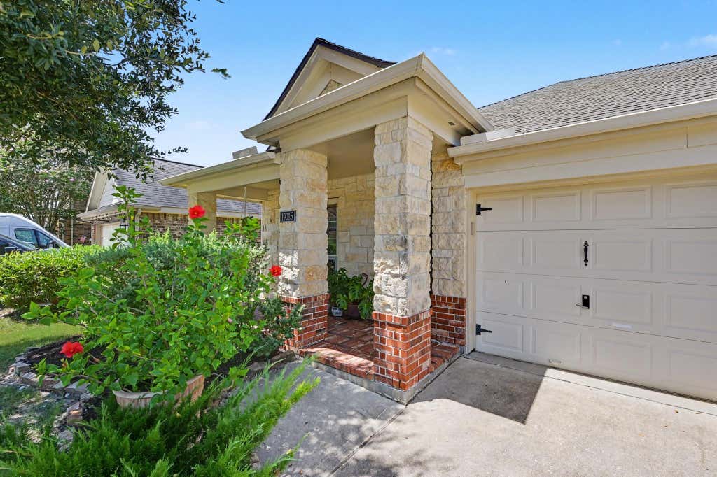 Photo of 19015 Pinewood Point Lane, Tomball, TX 77377 (MLS # 19631074)