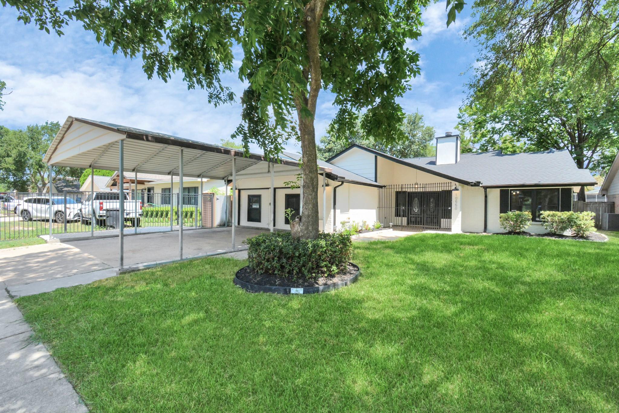 Photo 1 of 29 — 10550 Emnora Lane, Houston, TX 77043