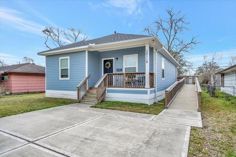 Homes For Sale - 12118 Dumas Street<br/> Houston, TX 77034