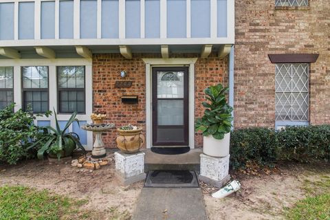 Tiny photo for 2266 Triway Lane #120, Houston, TX 77043 (MLS # 25501099)