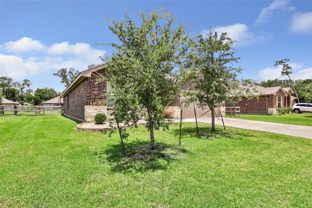 Photo of 214 Kickapoo Drive, Anahuac, TX 77514 (MLS # 87288347)