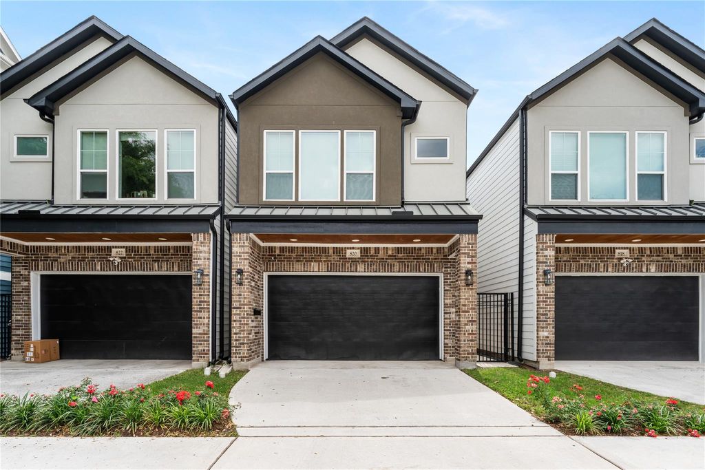 Photo of 820 E 24th Street, Houston, TX 77009 (MLS # 28054923)