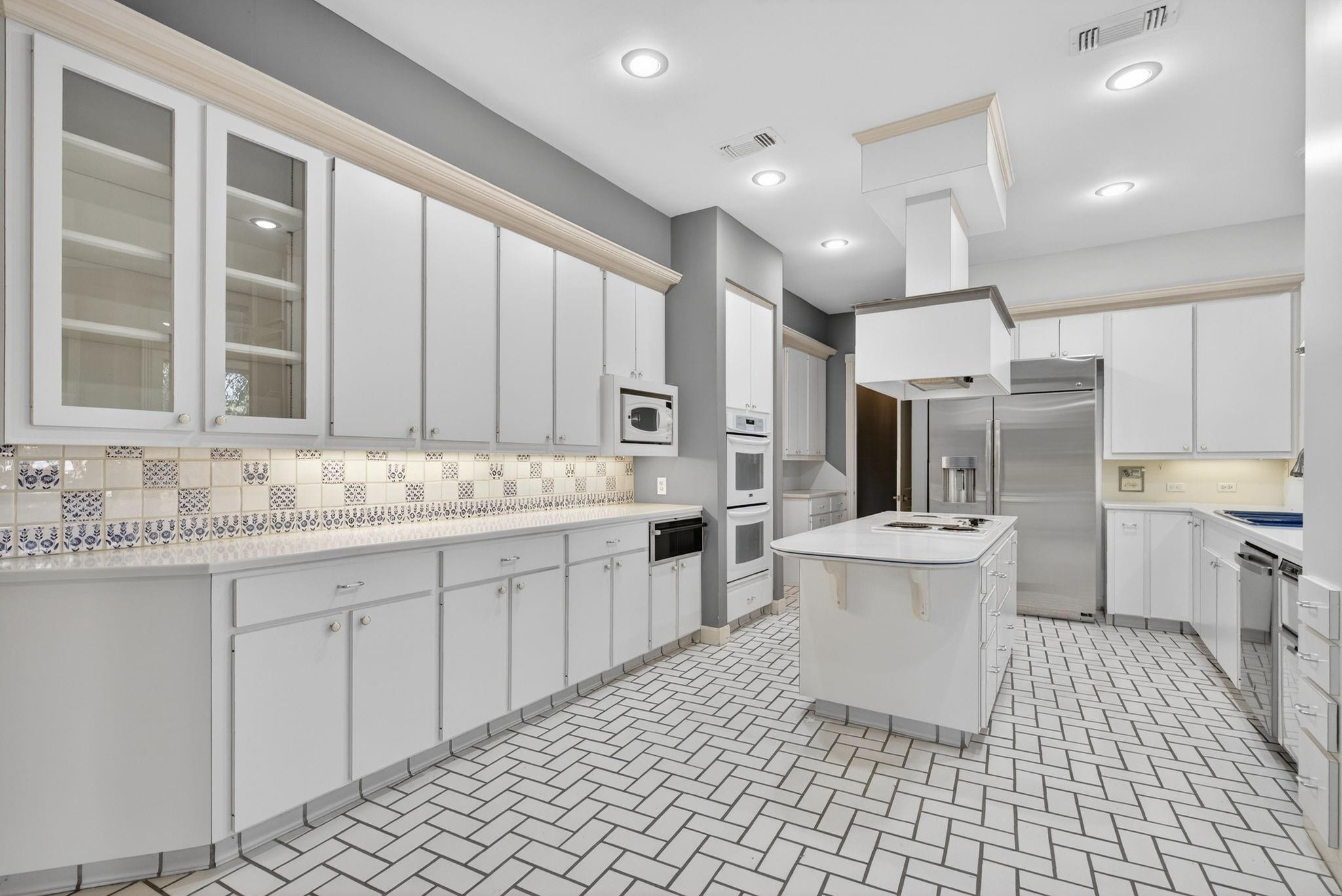 901 Longmire Road 54