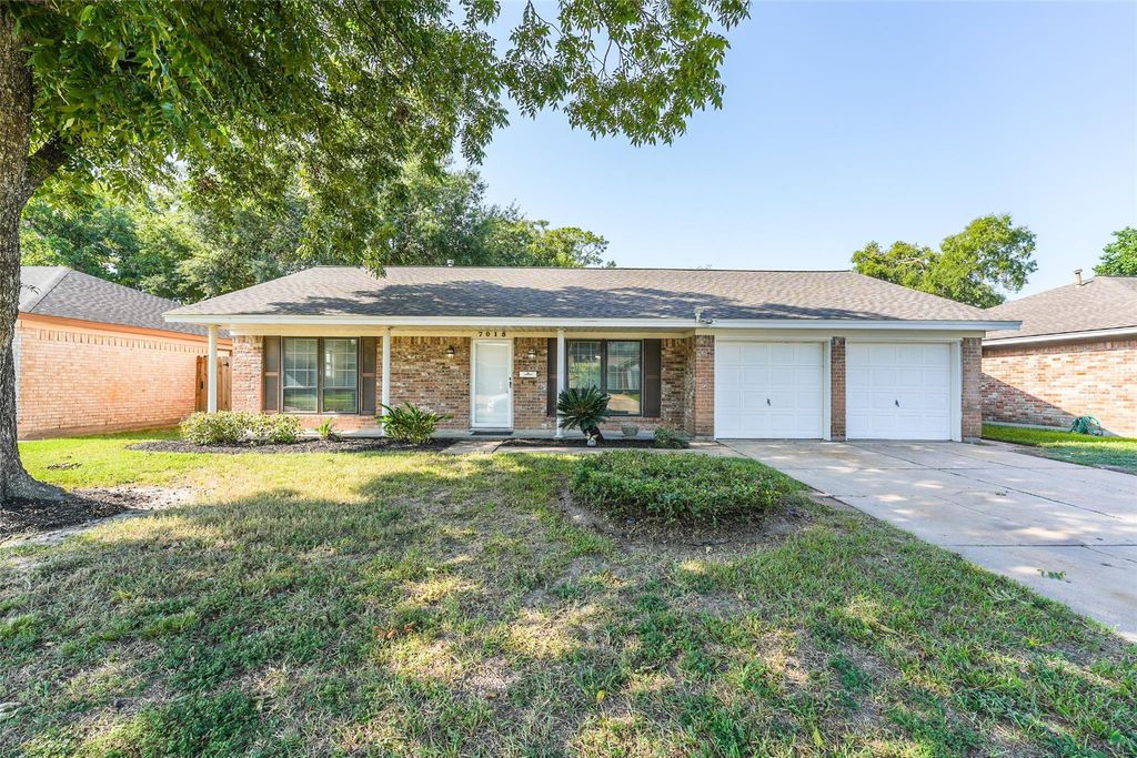 Photo of 7015 Pine Vista Lane, Houston, TX 77092 (MLS # 81032086)