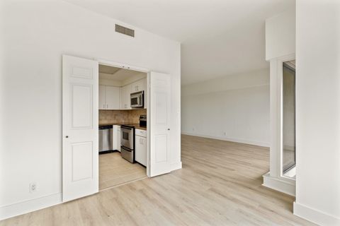 Photo of 2001 Holcombe Boulevard #1905, Houston, TX 77030 (MLS # 73552935)