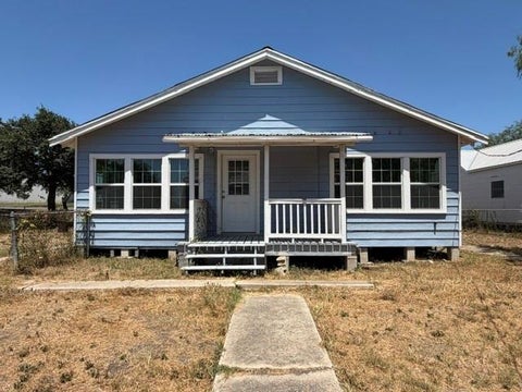 Photo of 310 E Main Avenue, Karnes City, TX 78118 (MLS # 30947590)