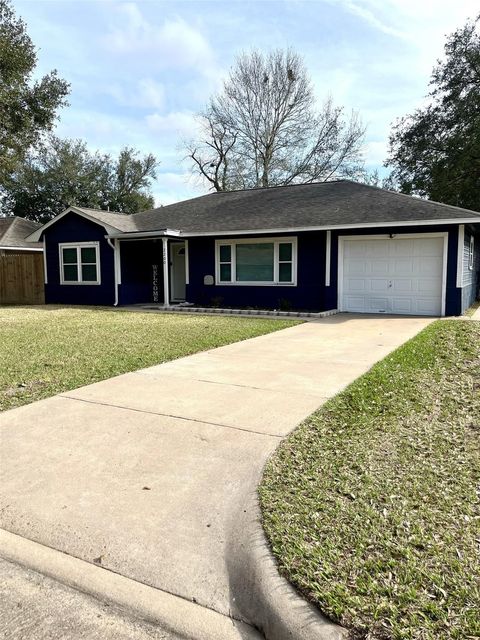 Homes For Sale - 2200 Linwood Lane<br/> Matagorda County, Bay City, TX 77414