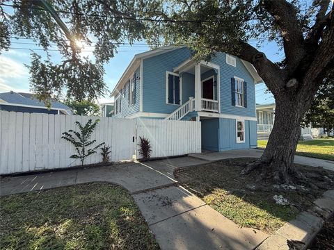 Photo of 1415 Moody Avenue, Galveston, TX 77550 (MLS # 3498522)